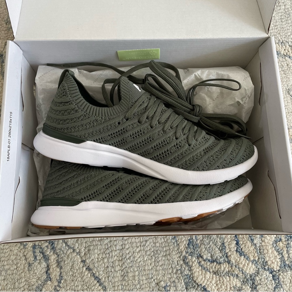 NWT NEVER WORN APL Sneakers Techloom Wave Size 7.5